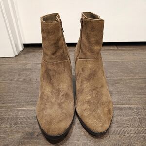 Vaneli Suede Ankle Women's Boot sz 9